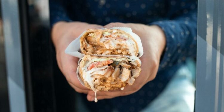 Бишкекте шаурмага уулангандардын саны 43 адамга жетти