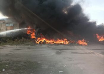 Бишкекте кампада дөңгөлөктөр күйүп, өрт чыкты