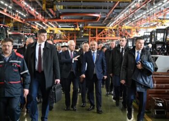 Нурланбек Шакиев Минск шаарындагы өндүрүштүк жайлардын ишмердүүлүгү менен таанышты