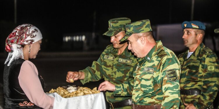 Балыкчыдагы машыгууга Тажикстандын аскердик контингенти келди