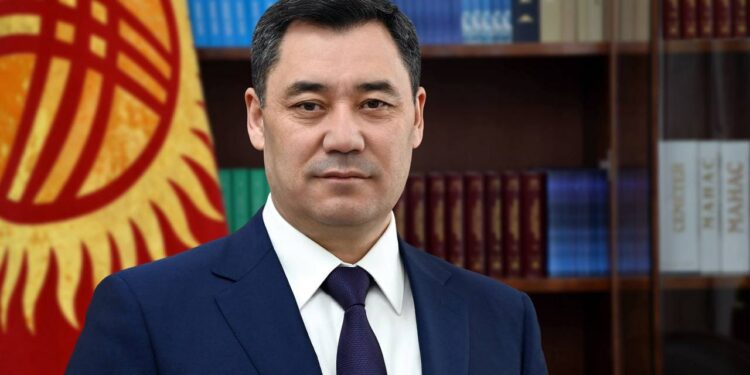 Садыр Жапаров мугалимдерди кесиптик майрамы менен куттуктады