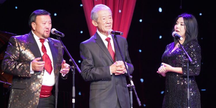 Улукмырза Полотов 80 жаш юбилейин шакирттери менен тосту