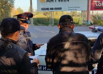 Бишкек мэриясы «Дордой» базарына жүргүнчүлөрдү 50 сомдон ташыган кичи автобустар аныкталганын билдирди