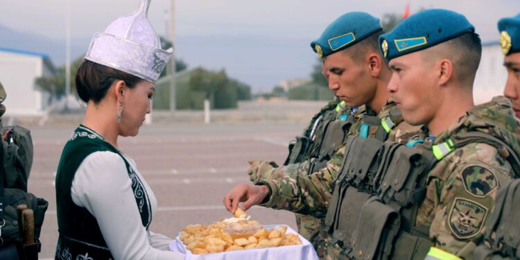 Балыкчыдагы машыгууга Казакстандын жана Орусиянын аскердик контингенти келди