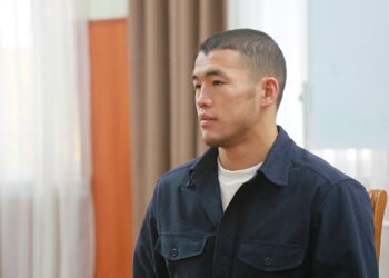 Акжол Махмудов 500 миң сом менен сыйланды