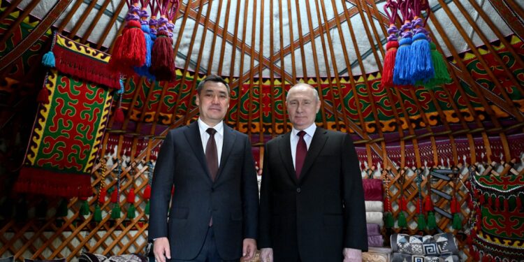 Путиндин Кыргызстанга болгон расмий сапары кандай өттү? (Сүрөт)