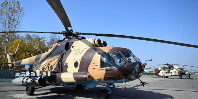 Садыр Жапаров парк дагы эки аскердик тик учак менен толукталганын билдирди