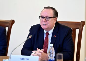 Виза маселеси көтөрүлдү. Депутаттар АКШнын элчиси менен жолугушту