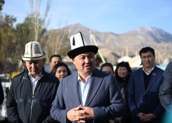 Нурланбек Шакиев Нарын шаарында жайгашкан социалдык мекемелердин абалы менен таанышты