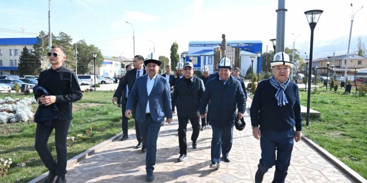 Шакиев: «Тойканалар эле салына бербей, билим берүү жайларынын курулганы жакшы көрүнүш»