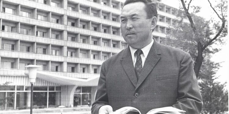 «Туулган күнүндө жерге берилген». Бүгүн Кыргыз эл акыны Жалил Садыковдун туулган күнү