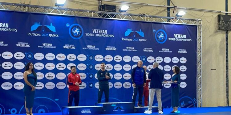 Депутат Тазабек Икрамов дүйнө чемпионатында күмүш медаль утту