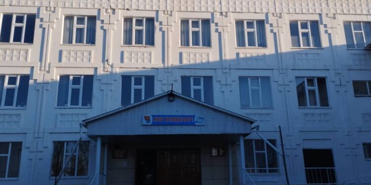 Караколдо 9-класстын окуучусунун өз жанын кыйганы боюнча министрлик маалымат таратты