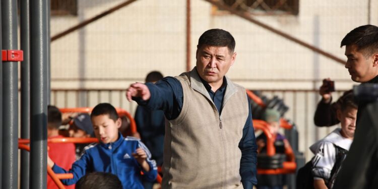 Депутат Ташиев 5 миллион сом жумшап, Сузакта машыгуучу зал ачылды