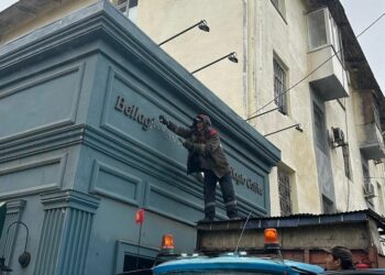 Вице-мэр Орунтаев: «Көрнөк-жарнактар кыргыз тилинде болушу керек!»