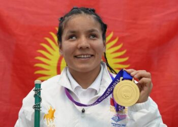 Азиянын пара оюндары: Жеңиш менен кайткан спортчуларга акчалай сыйлык тапшырылды