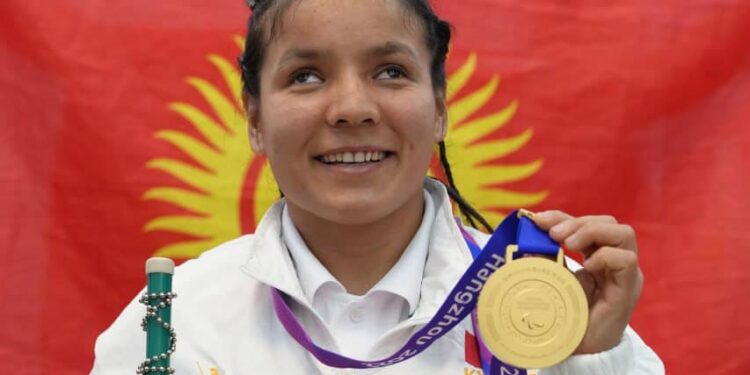 Азиянын пара оюндары: Жеңиш менен кайткан спортчуларга акчалай сыйлык тапшырылды