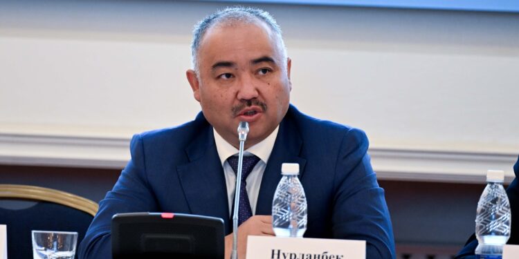 Нурланбек Шакиев сөз эркиндиги жана адам укугуна байланышкан маселелерди талкуулаган жыйынга катышты