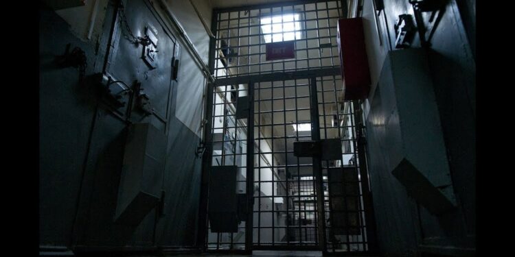 Жазаларды аткаруу кызматы: «Өлкөдөгү түрмөлөрдө абал тынч, эч кандай бунт жок»