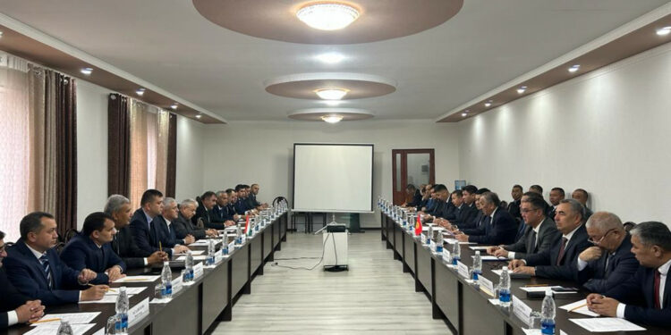 Баткенде Кыргызстан менен Тажикстандын топографиялык жумушчу тобу жолукту