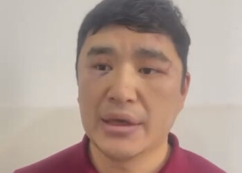 Өзүн уюшкан кылмыштуу топтун мүчөсү катары тааныштырган Нурлан Омукеев бийликти колдой турганын айтты