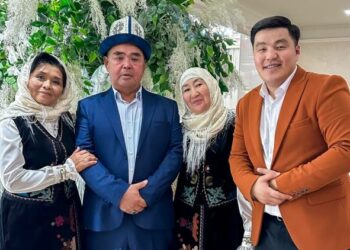 Соцтармакта эки жубайлуу эркек кишинин 60 жашын белгилеп той бергени талкууга түштү