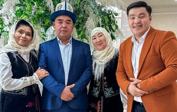 Соцтармакта эки жубайлуу эркек кишинин 60 жашын белгилеп той бергени талкууга түштү