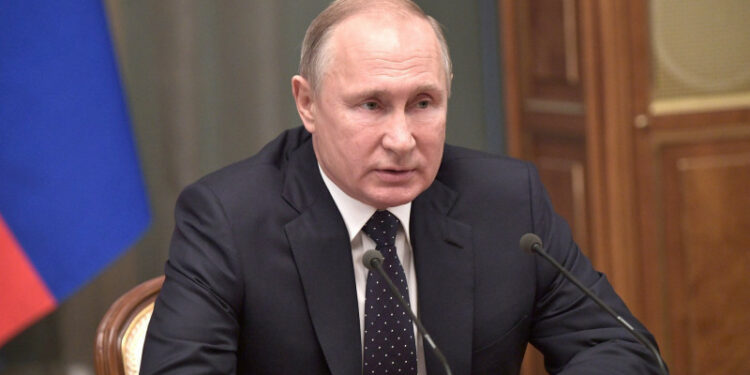 Кремль Путиндин жүрөк оорусу тууралуу айтылып жаткан суроолорго жооп берди