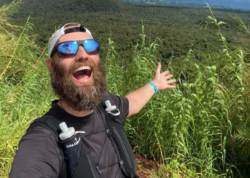 Учаксыз! Саякатчы 10 жылда дүйнөнүн ар бир өлкөсүн кыдырды (видео)