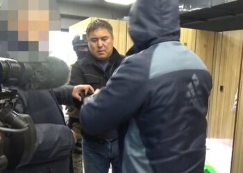 Камчы Көлбаевди кармоо учурунда 2 адам каза болгону айтылып жатат