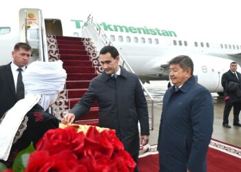 Түркмөнстандын президенти Сердар Бердымухамедов Кыргызстанга келди (видео)