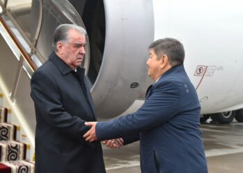 Тажикстандын президенти Эмомали Рахмон Кыргызстанга келди (видео)
