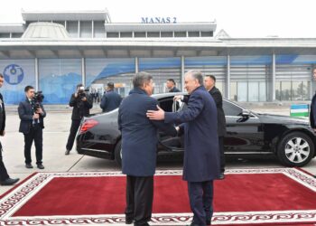 Өзбекстандын президенти Кыргызстанга келди (видео)