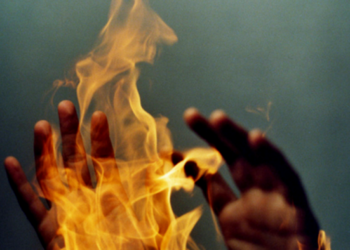 Чүйдө аял өзүнө өрт койду