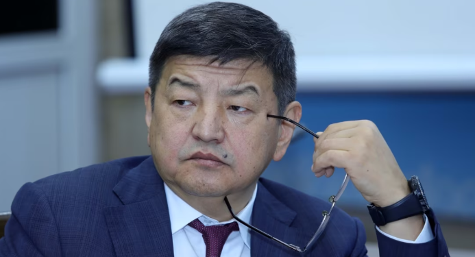 «Чёрныймын» дегендерди айтып турсаңар болду». Акылбек Жапаров криминалга каршы күрөш боюнча үн катты