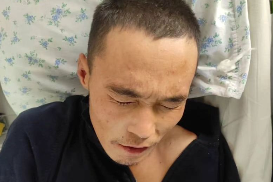 Бишкекте милиция сүрөттөгү жарандын туугандарын издеп жатат