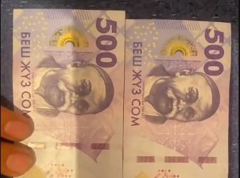 Өлчөмдөрү ар кандай болгон жаңы 500 сомдуктар талкуу жаратты