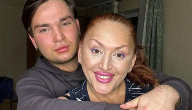 Татарстанда 22 жаштагы жигит 53 жаштагы өгөй энесине үйлөнгөнү талкууга түштү (видео)