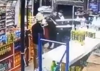 Кызыл-Кыядагы дүкөндөрдүн биринде жаранга ок атылган видео тарады