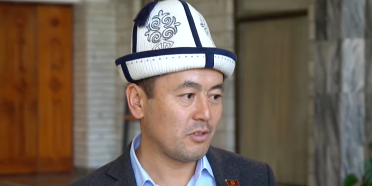 Депутат Нуржигит Кадырбеков тууну өзгөртүү боюнча өз пикирин билдирди