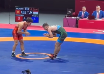 Жоламандын атаандашына эмне болду? Кулап калган балбандын видеосу