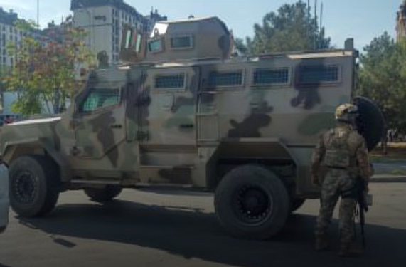 Бишкекте Камчы Көлбаевди кармоо жүрүп жатканы маалымдалды