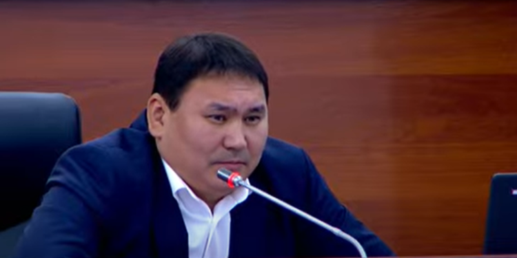 Депутат: «Аламүдүндө түн ичинде чоочундар маркумду коюп кетип жатат»
