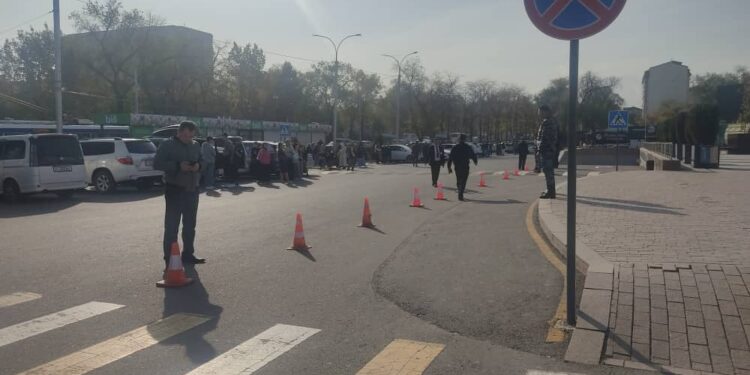 Бишкектеги «Азия Молл» соода борбору да курчоого алынды