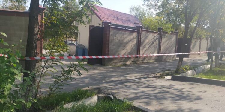 Бишкектеги Октябрь райондук соту да курчоого алынды