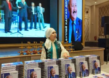 «Досун эстейм деп, өзү эскерилип калды». Рахман Разыковдун китебинин ачылышы болду
