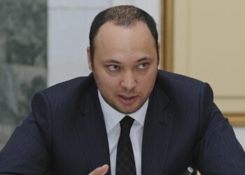 Улуу Британиянын элчиси Максим Бакиевди экстрадициялоо боюнча суроого жооп берди