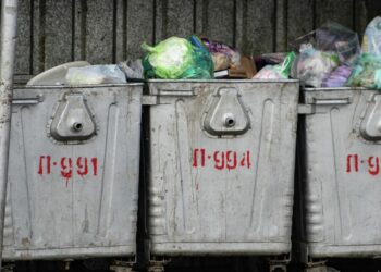 Бишкекте таштанды челектен табылган ымыркай. Милиция маалымат берди