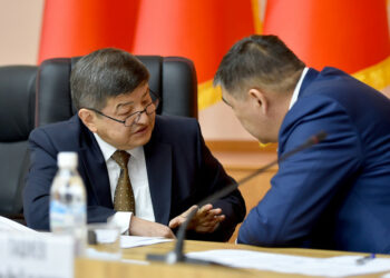 Акылбек Жапаров: «Садыр Жапаров экономиканы мага, күч блогун Камчыбек Ташиевге берген»