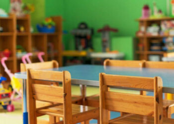 Акылбек Жапаров: «Бала бакчадагы балдарга тамак бергиле деп кыйнабагыла»